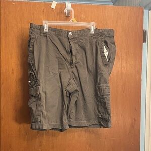 Columbia Men's Charcoal Cargo Shorts